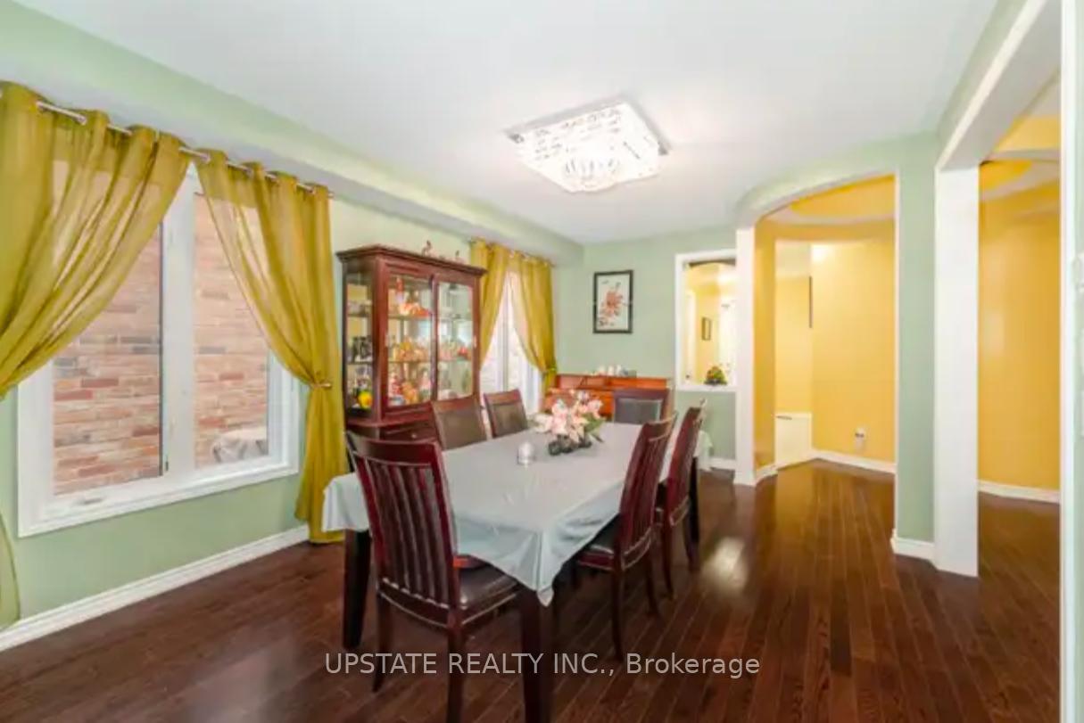 Photo 6 of 39 Mediterranean Crescent, Brampton, Bram West — HOMEH