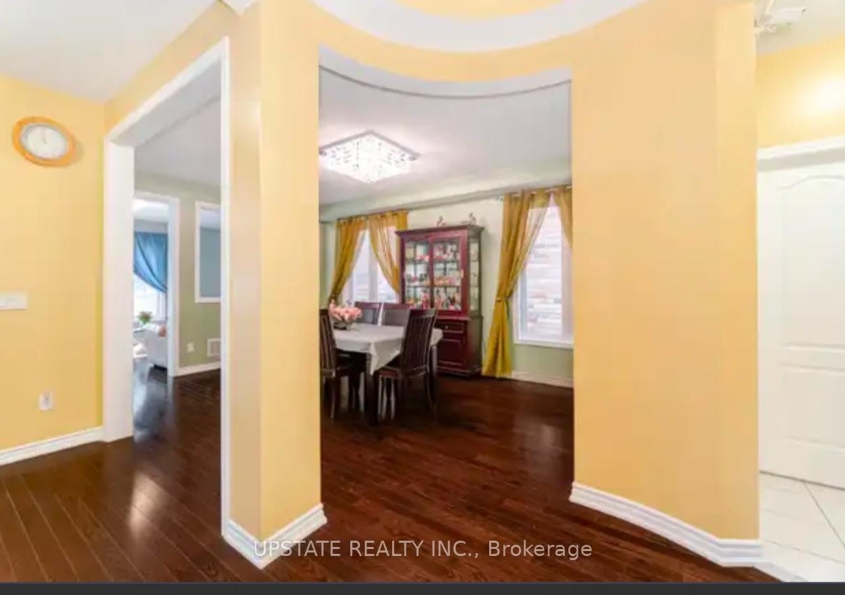 Photo 9 of 39 Mediterranean Crescent, Brampton, Bram West — HOMEH