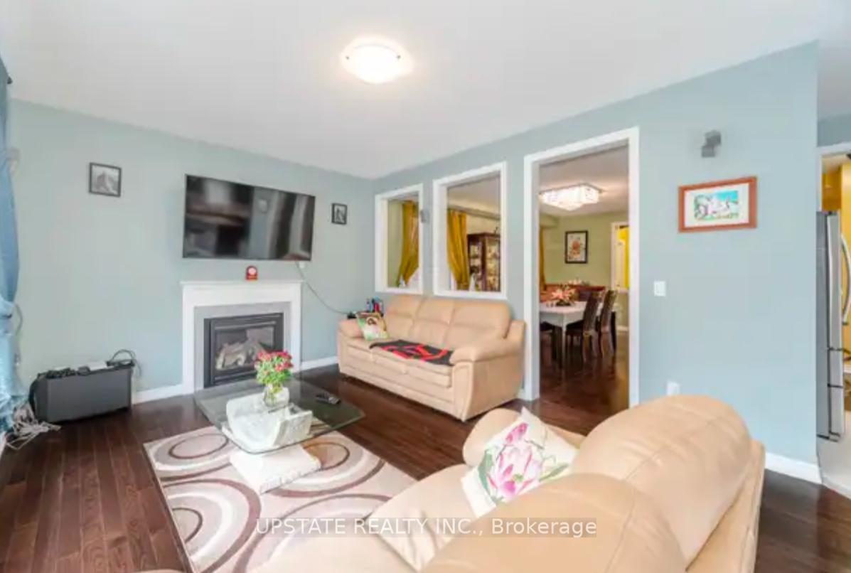 Photo 11 of 39 Mediterranean Crescent, Brampton, Bram West — HOMEH