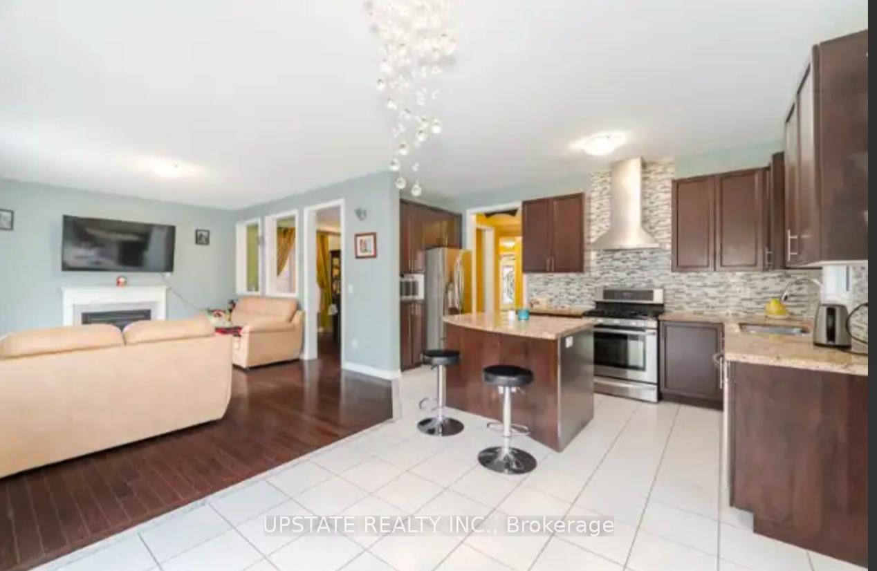 Photo 13 of 39 Mediterranean Crescent, Brampton, Bram West — HOMEH