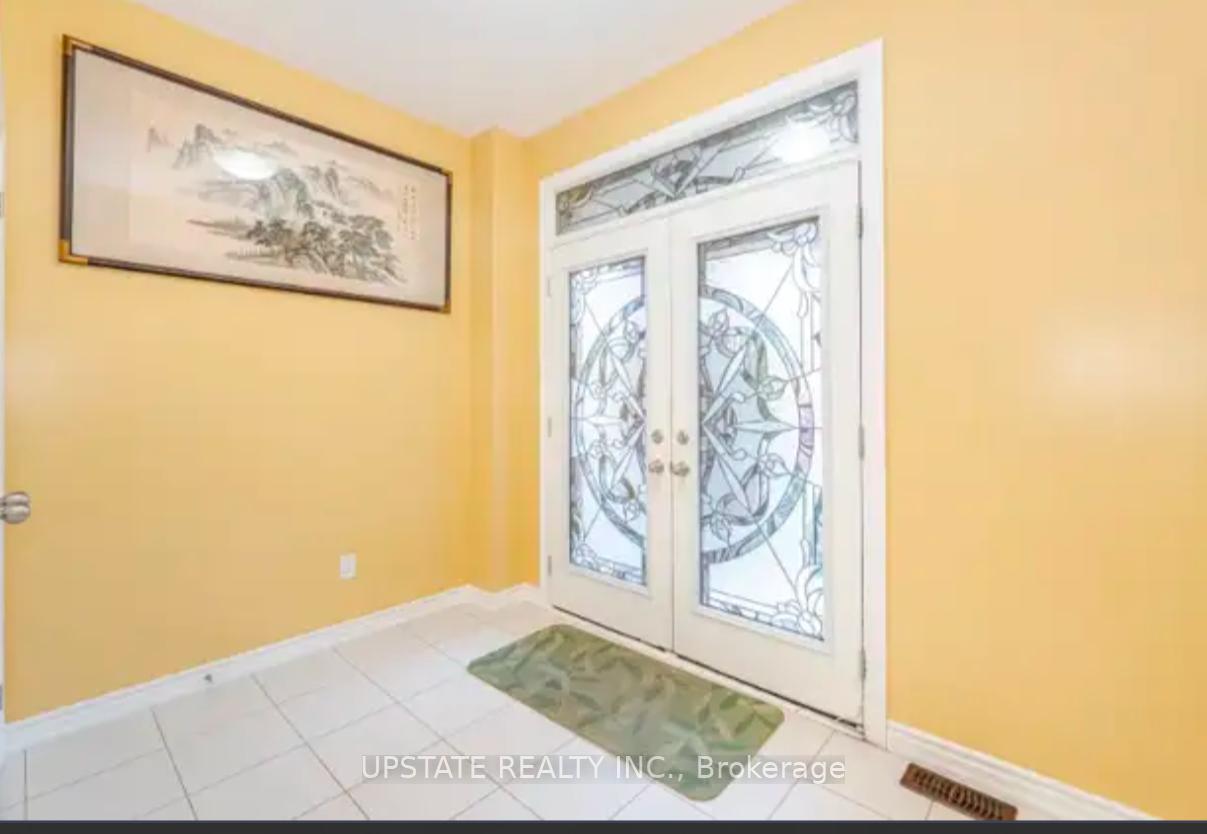 Photo 15 of 39 Mediterranean Crescent, Brampton, Bram West — HOMEH