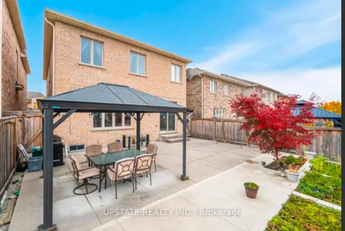 Photo 16 of 39 Mediterranean Crescent, Brampton, Bram West — HOMEH