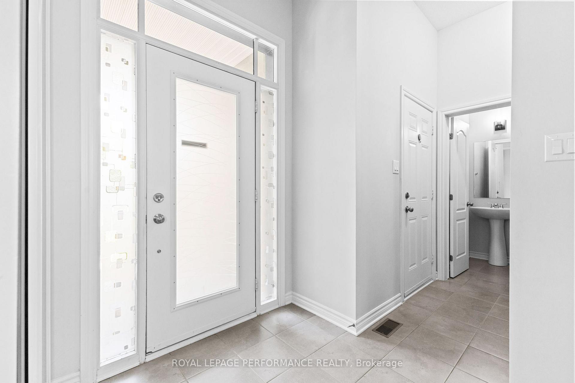 Photo 2 of 160 Mattingly Way, Ottawa, Riverside South/Gloucester Glen — HOMEH