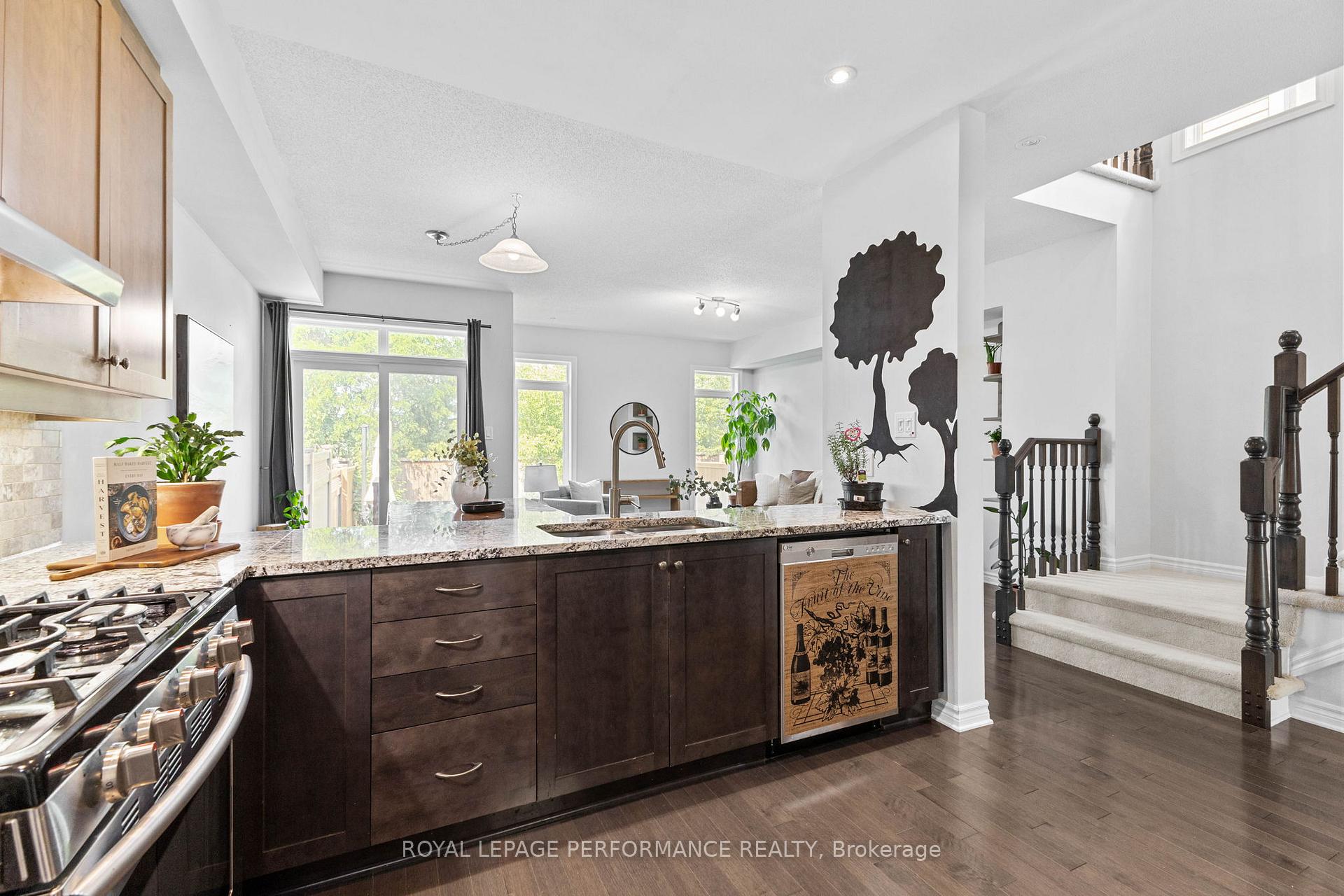 Photo 10 of 160 Mattingly Way, Ottawa, Riverside South/Gloucester Glen — HOMEH