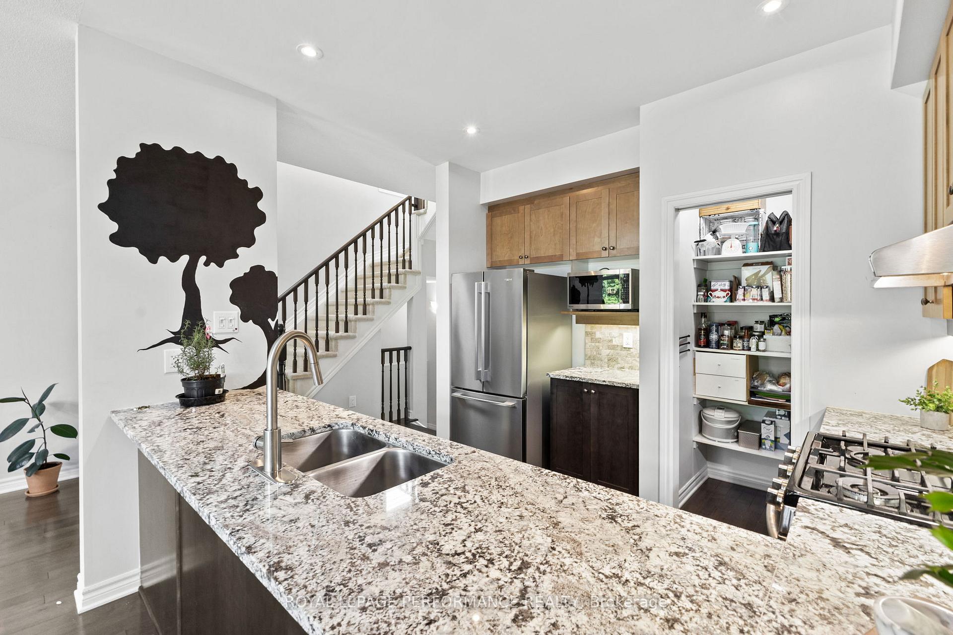 Photo 12 of 160 Mattingly Way, Ottawa, Riverside South/Gloucester Glen — HOMEH