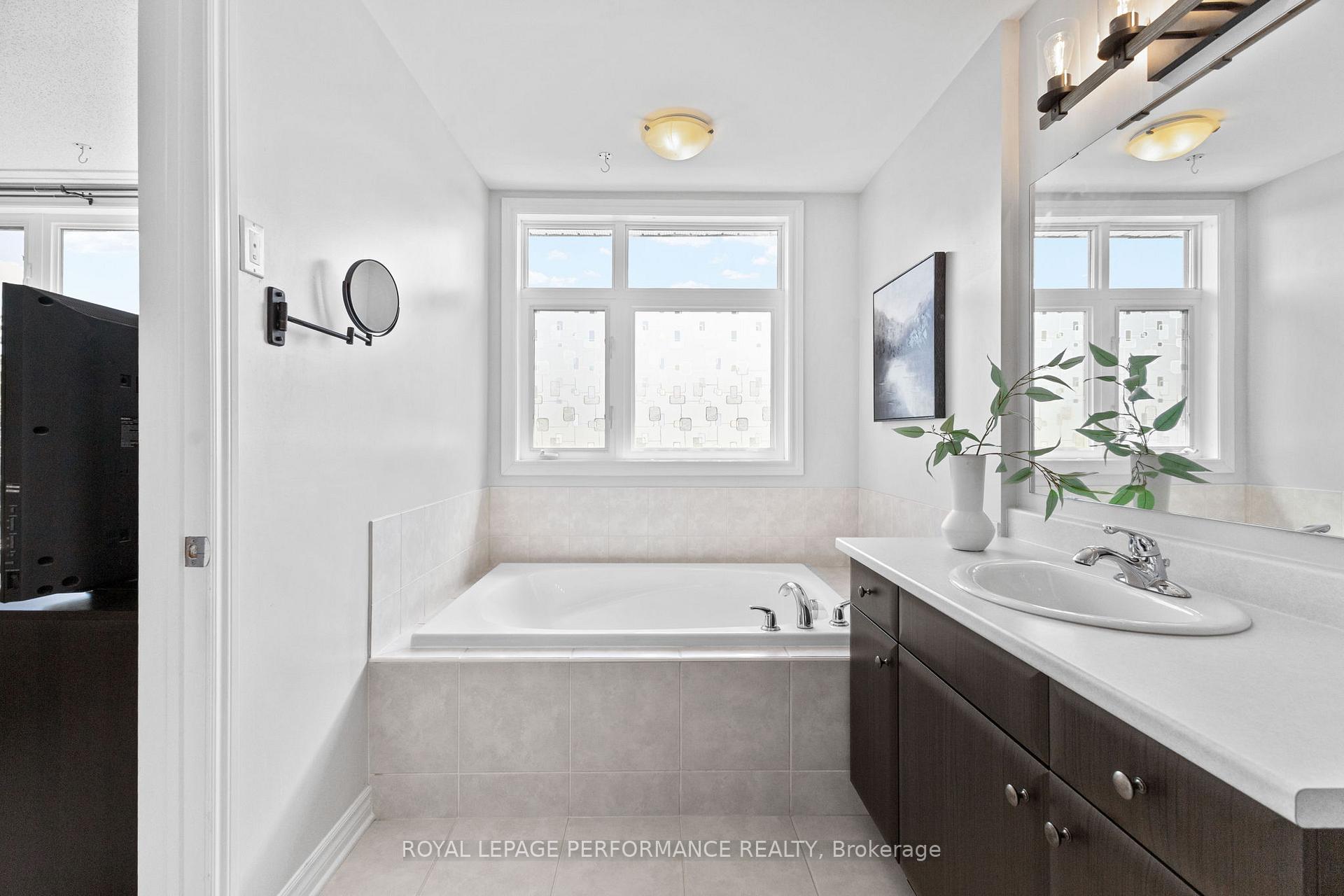 Photo 24 of 160 Mattingly Way, Ottawa, Riverside South/Gloucester Glen — HOMEH