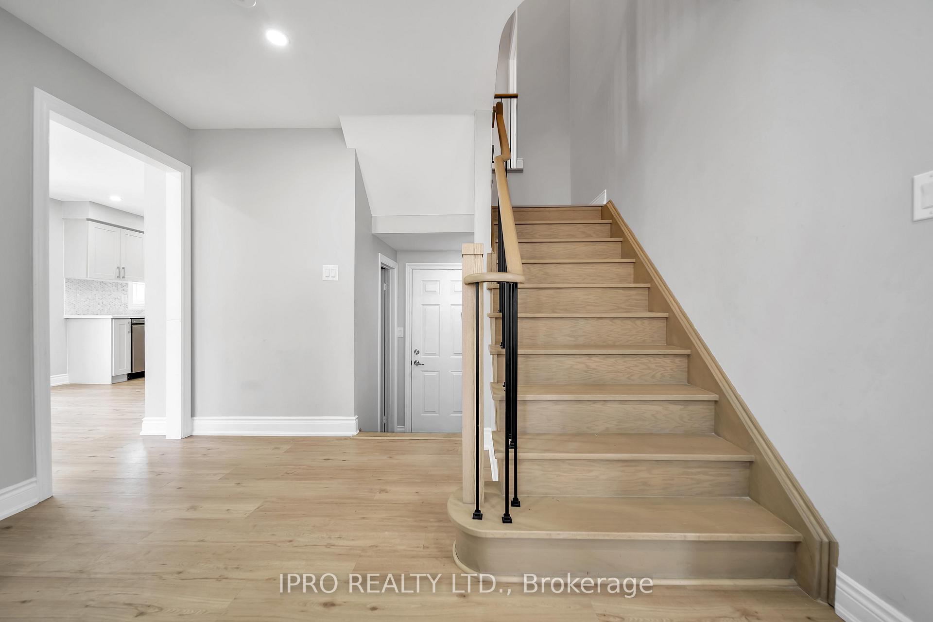 Photo 7 of Unit Upper, 31 Bramcedar Crescent, Brampton, Northwest Sandalwood Parkway — HOMEH