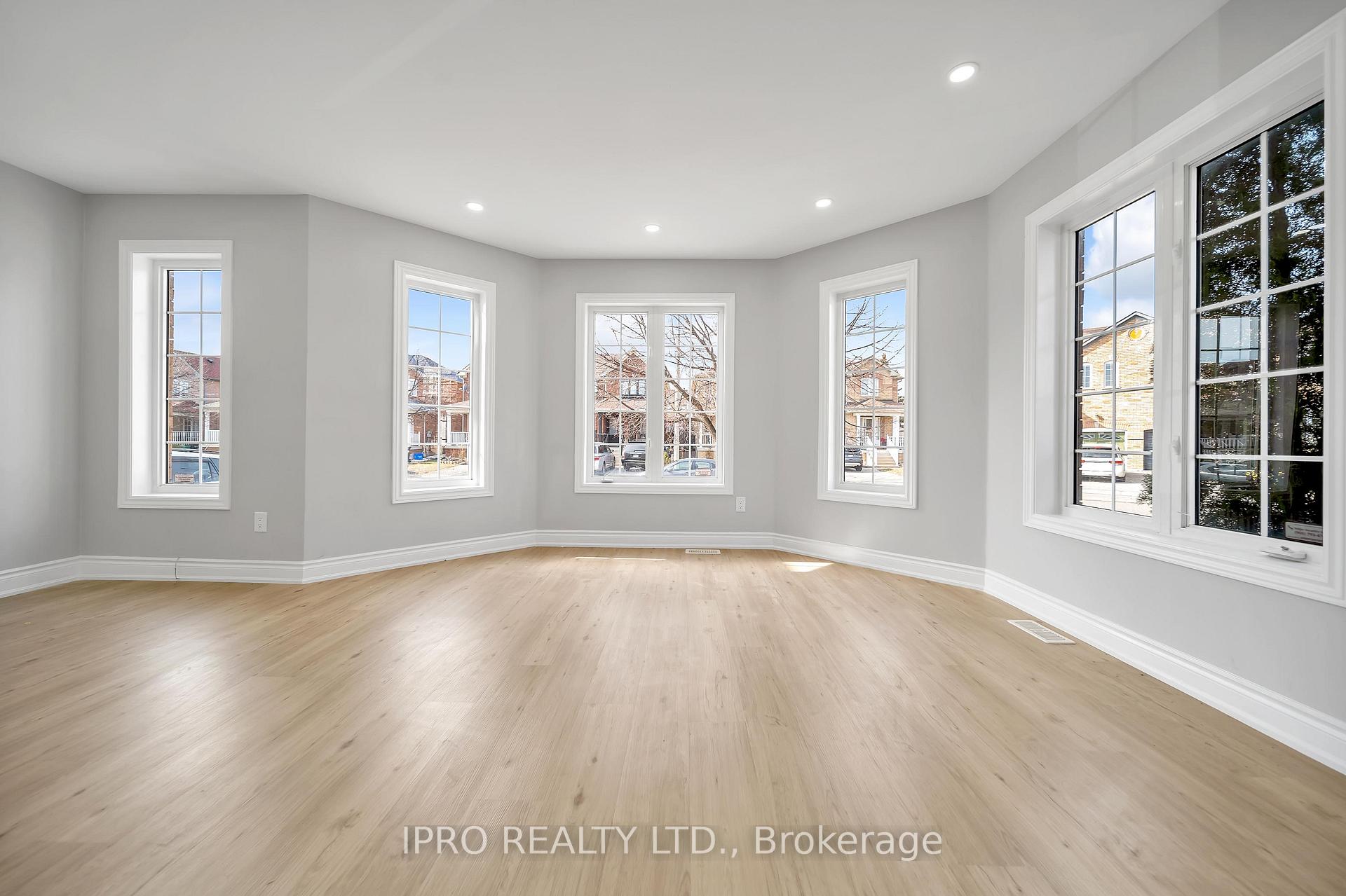 Photo 8 of Unit Upper, 31 Bramcedar Crescent, Brampton, Northwest Sandalwood Parkway — HOMEH