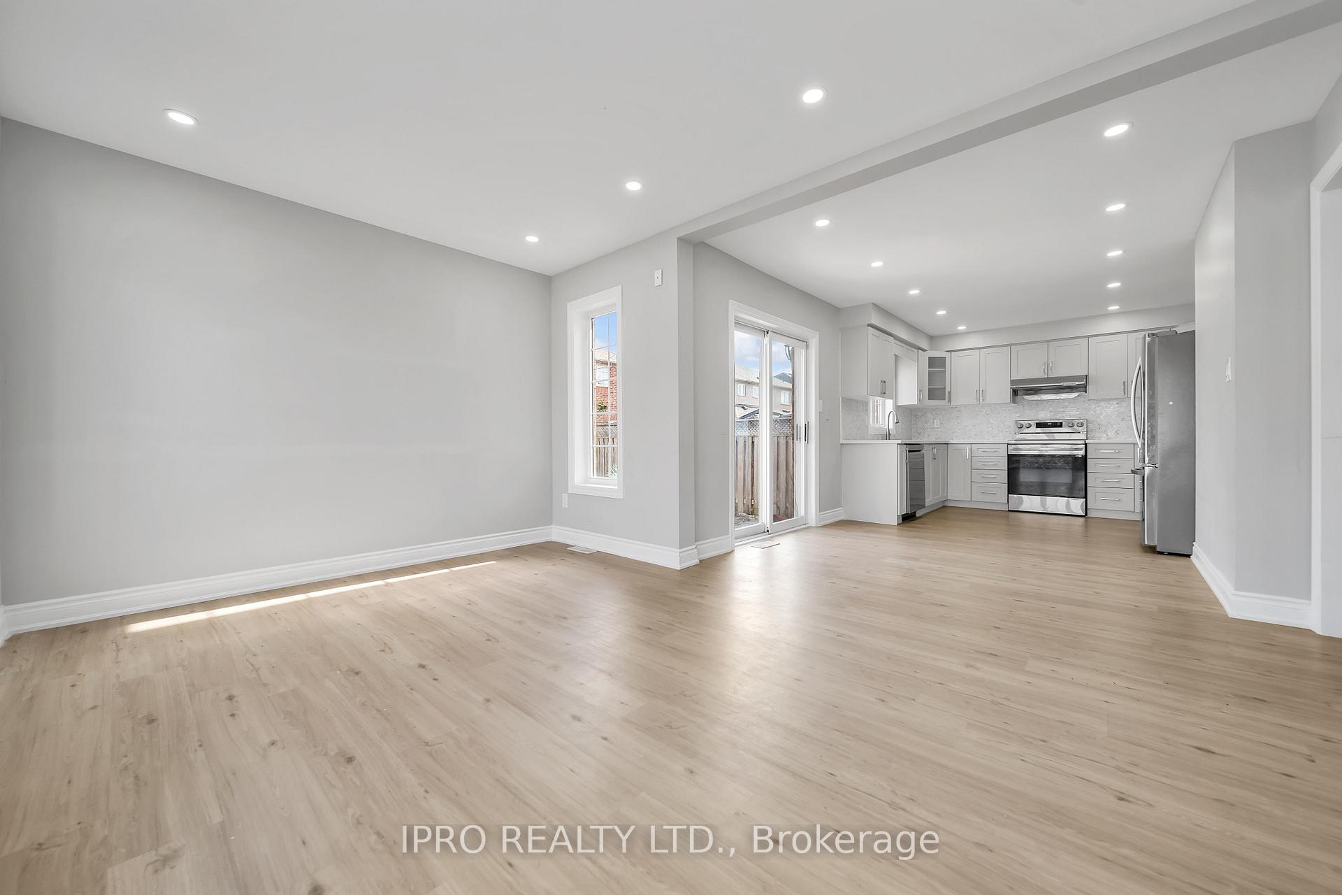 Photo 12 of Unit Upper, 31 Bramcedar Crescent, Brampton, Northwest Sandalwood Parkway — HOMEH