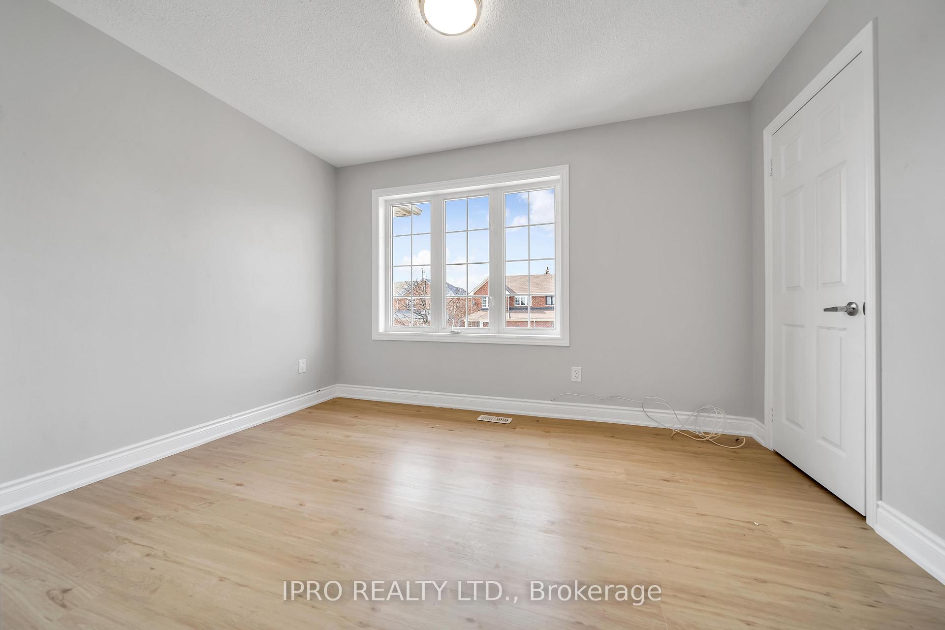 Photo 28 of Unit Upper, 31 Bramcedar Crescent, Brampton, Northwest Sandalwood Parkway — HOMEH