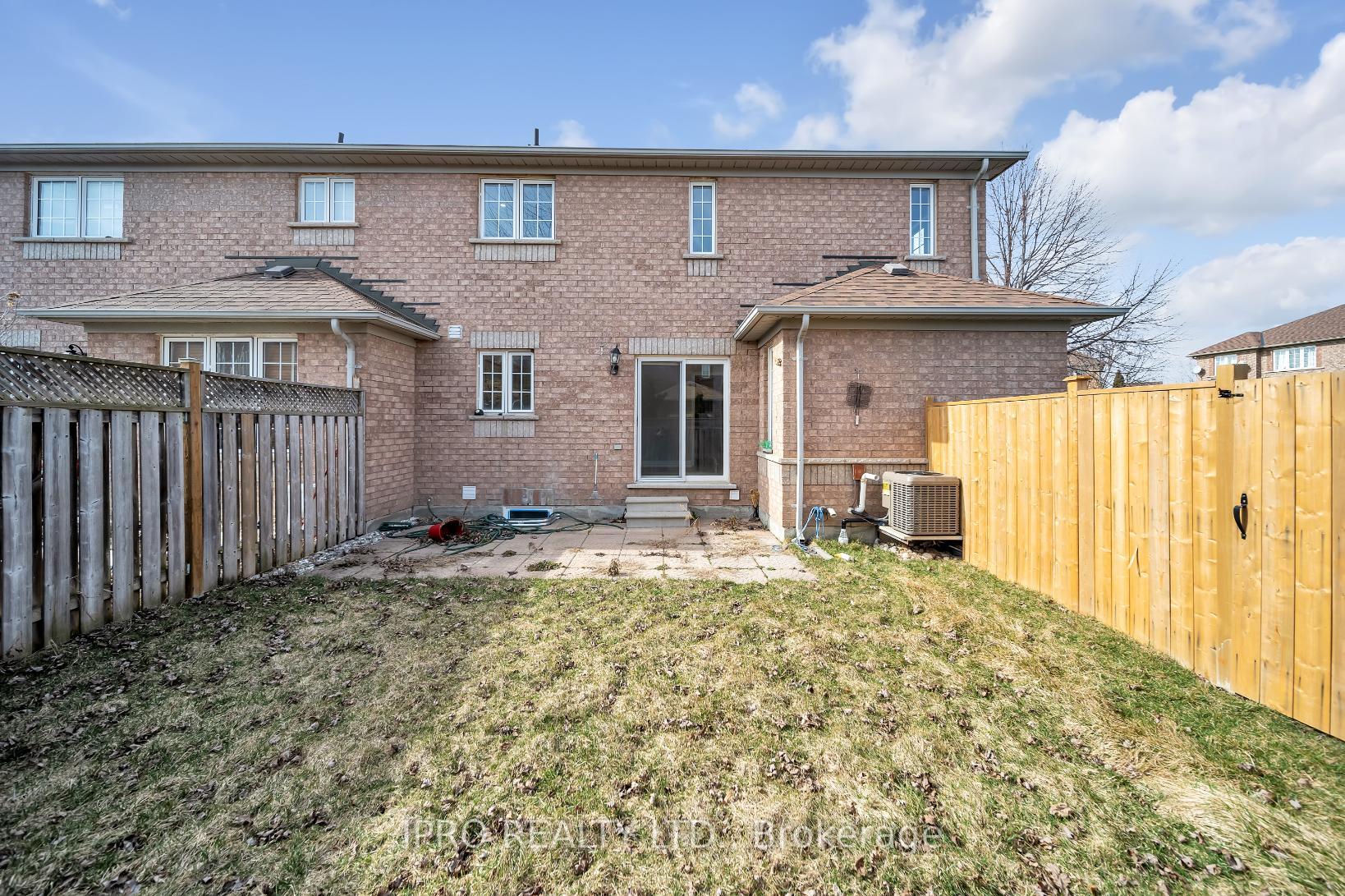Photo 30 of Unit Upper, 31 Bramcedar Crescent, Brampton, Northwest Sandalwood Parkway — HOMEH