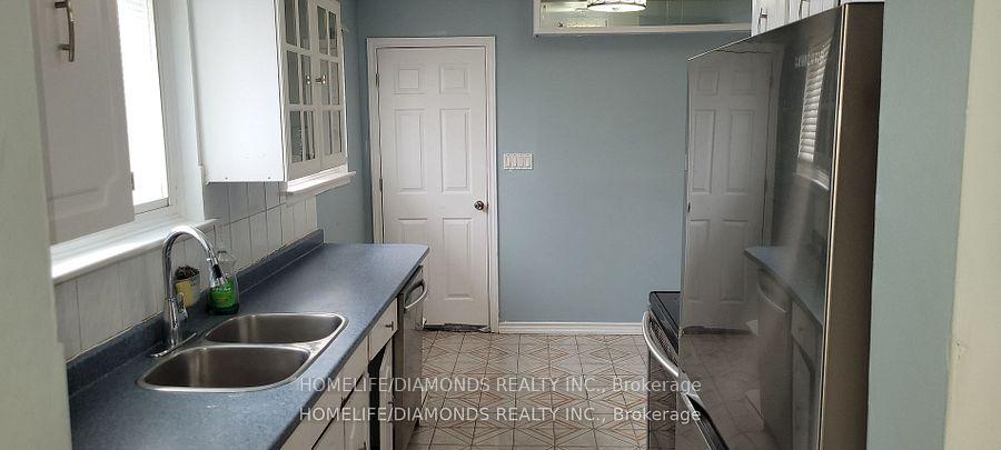 Photo 3 of Unit Upper, 26 Greenwood Crescent, Brampton, Northgate — HOMEH