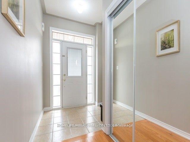 Photo 2 of 29 Crumlin Crescent, Brampton, Credit Valley — HOMEH