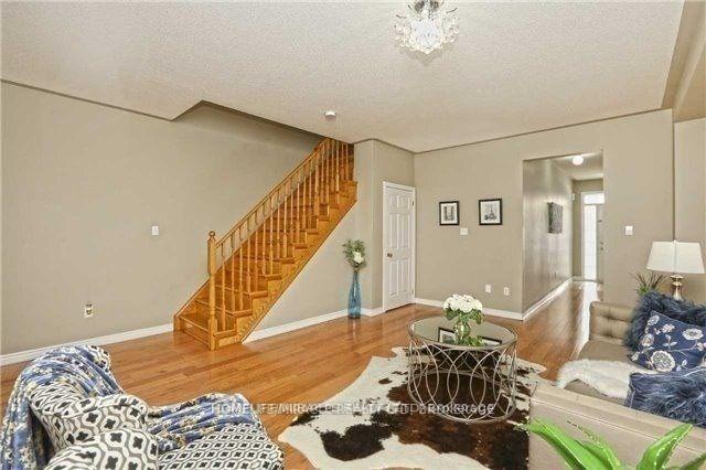 Photo 3 of 29 Crumlin Crescent, Brampton, Credit Valley — HOMEH