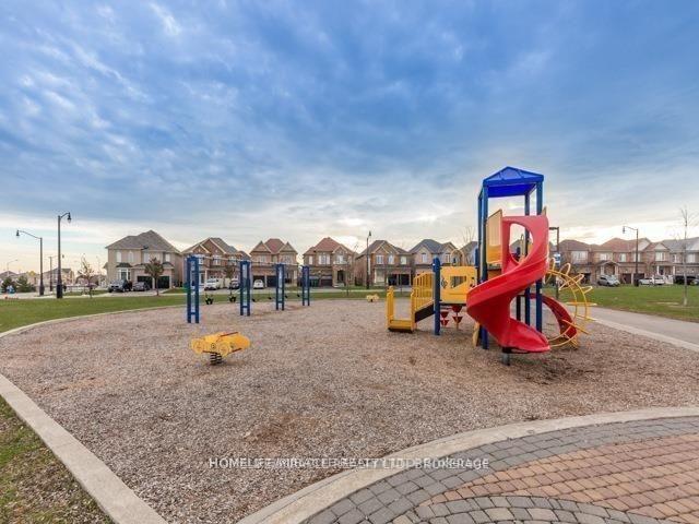 Photo 9 of 29 Crumlin Crescent, Brampton, Credit Valley — HOMEH