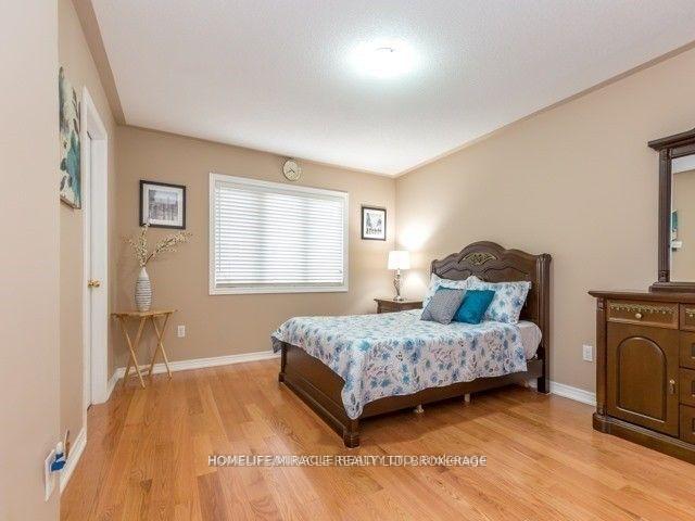 Photo 11 of 29 Crumlin Crescent, Brampton, Credit Valley — HOMEH