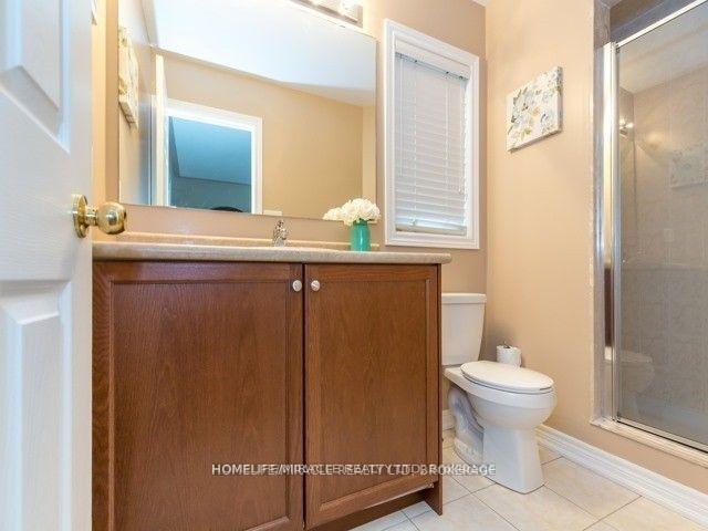 Photo 14 of 29 Crumlin Crescent, Brampton, Credit Valley — HOMEH