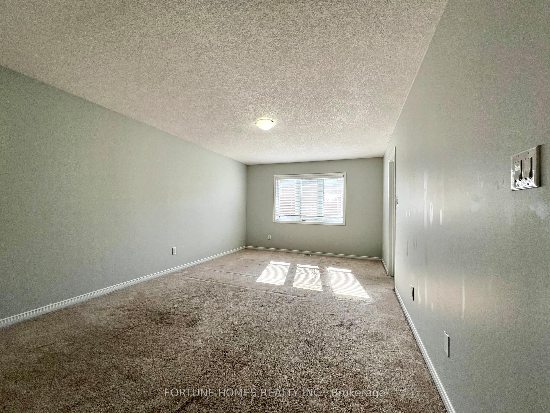 Photo 10 of 38 Hoover Road, Brampton, Northwest Brampton — HOMEH