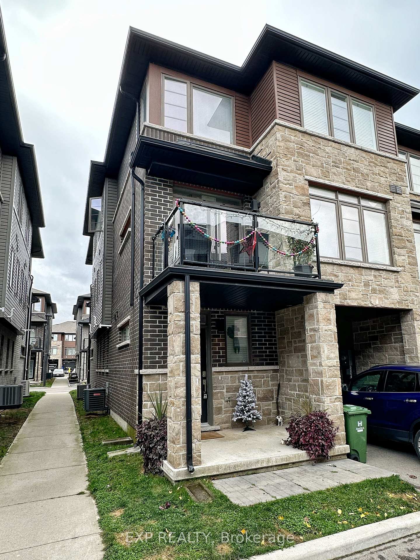 Photo 2 of Unit 98, 30 Time Square Boulevard, Hamilton, Rural Stoney Creek — HOMEH