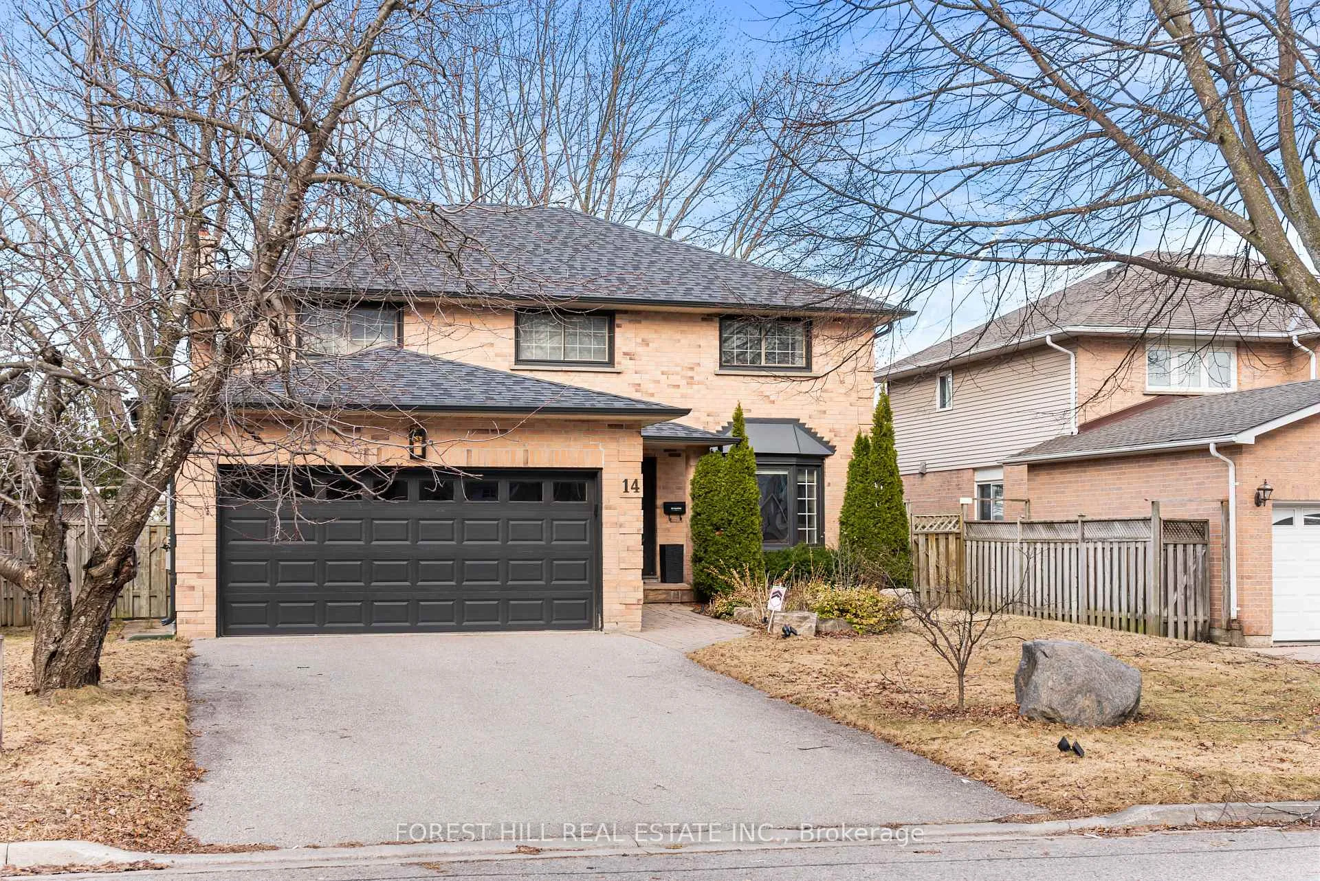 Photo 2 of 14 Valley Crescent, Aurora, Aurora Heights — HOMEH