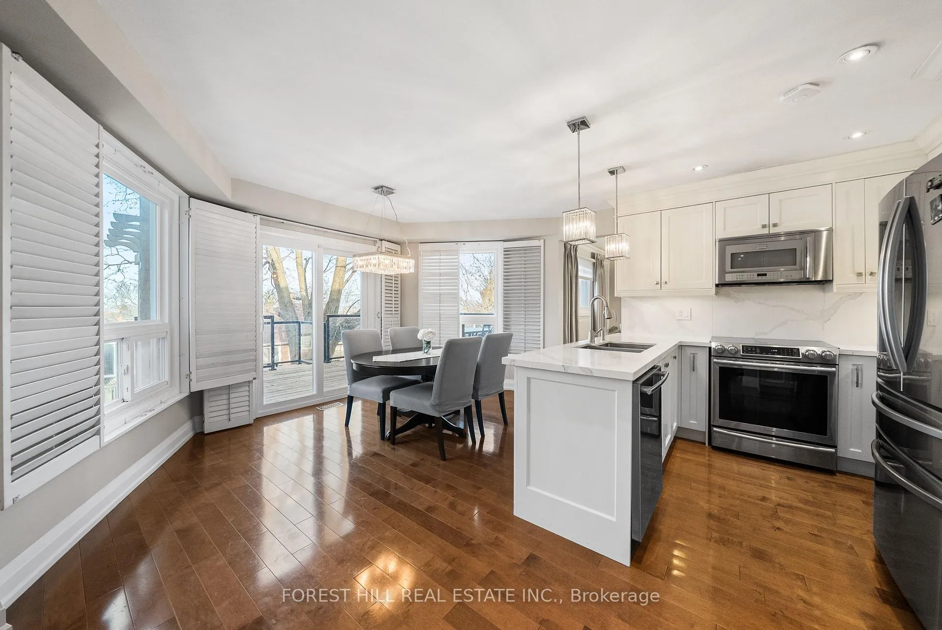Photo 7 of 14 Valley Crescent, Aurora, Aurora Heights — HOMEH