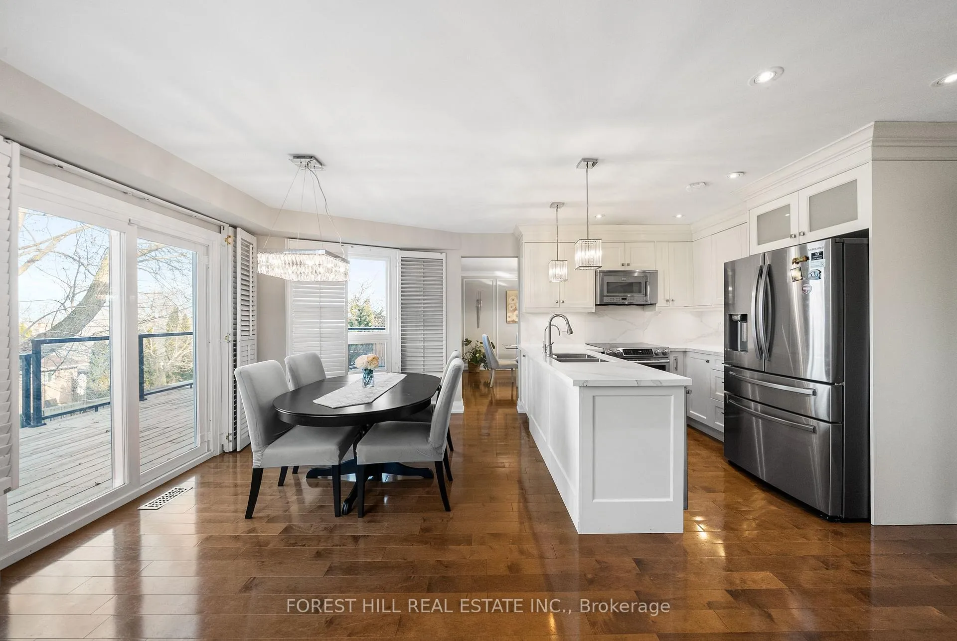 Photo 8 of 14 Valley Crescent, Aurora, Aurora Heights — HOMEH