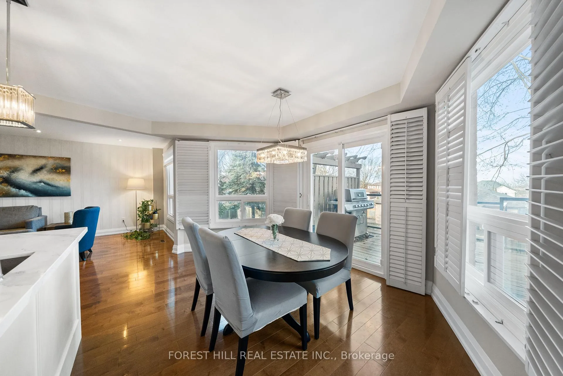 Photo 9 of 14 Valley Crescent, Aurora, Aurora Heights — HOMEH
