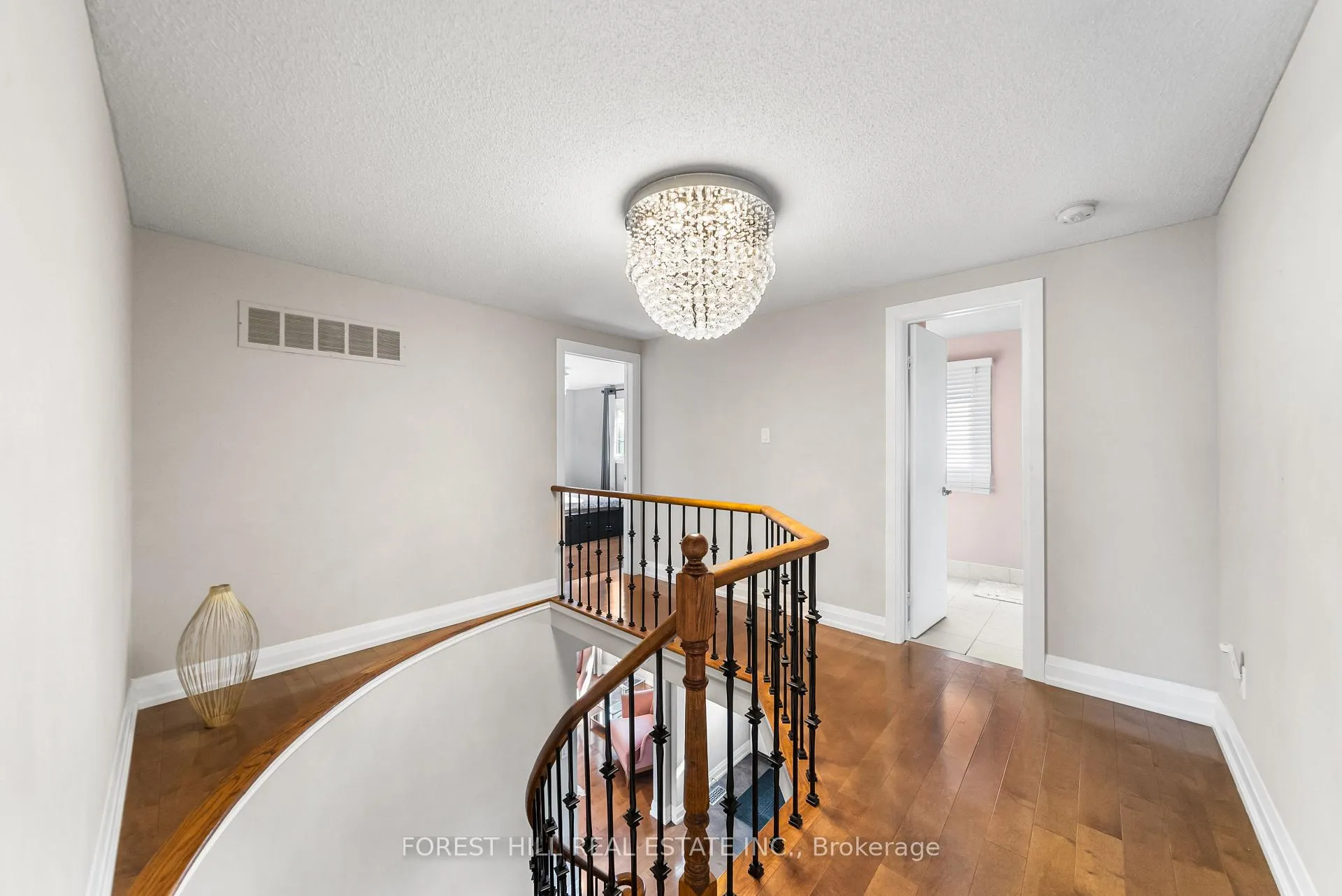Photo 29 of 14 Valley Crescent, Aurora, Aurora Heights — HOMEH