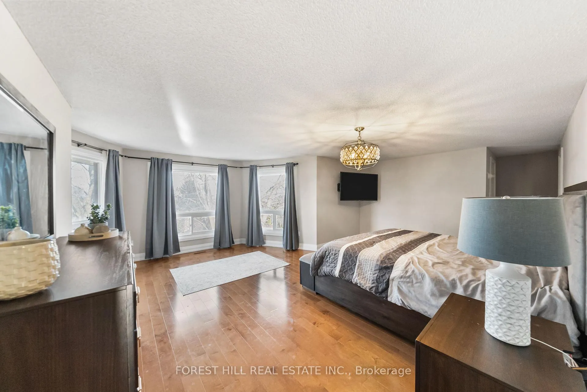 Photo 30 of 14 Valley Crescent, Aurora, Aurora Heights — HOMEH