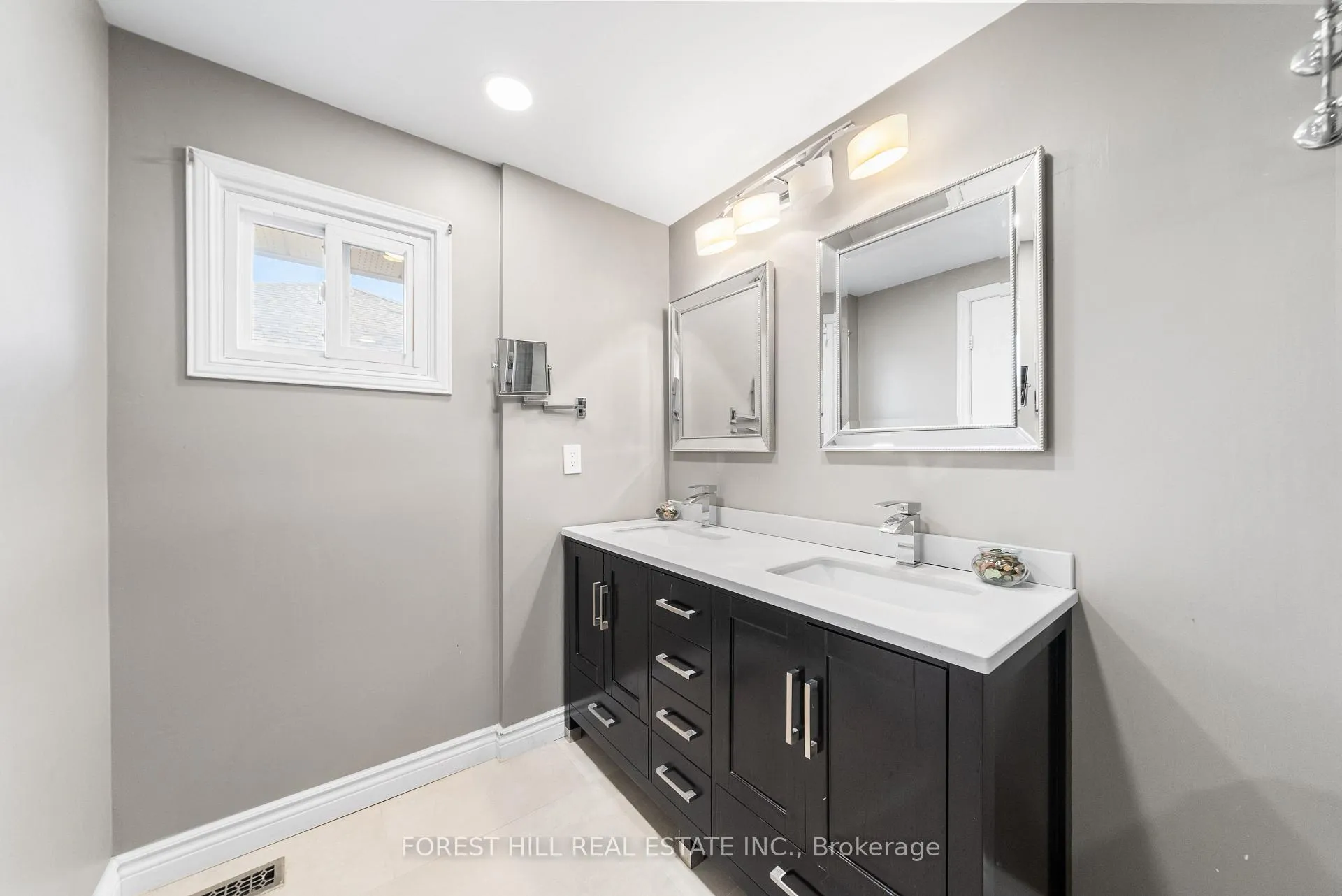 Photo 32 of 14 Valley Crescent, Aurora, Aurora Heights — HOMEH