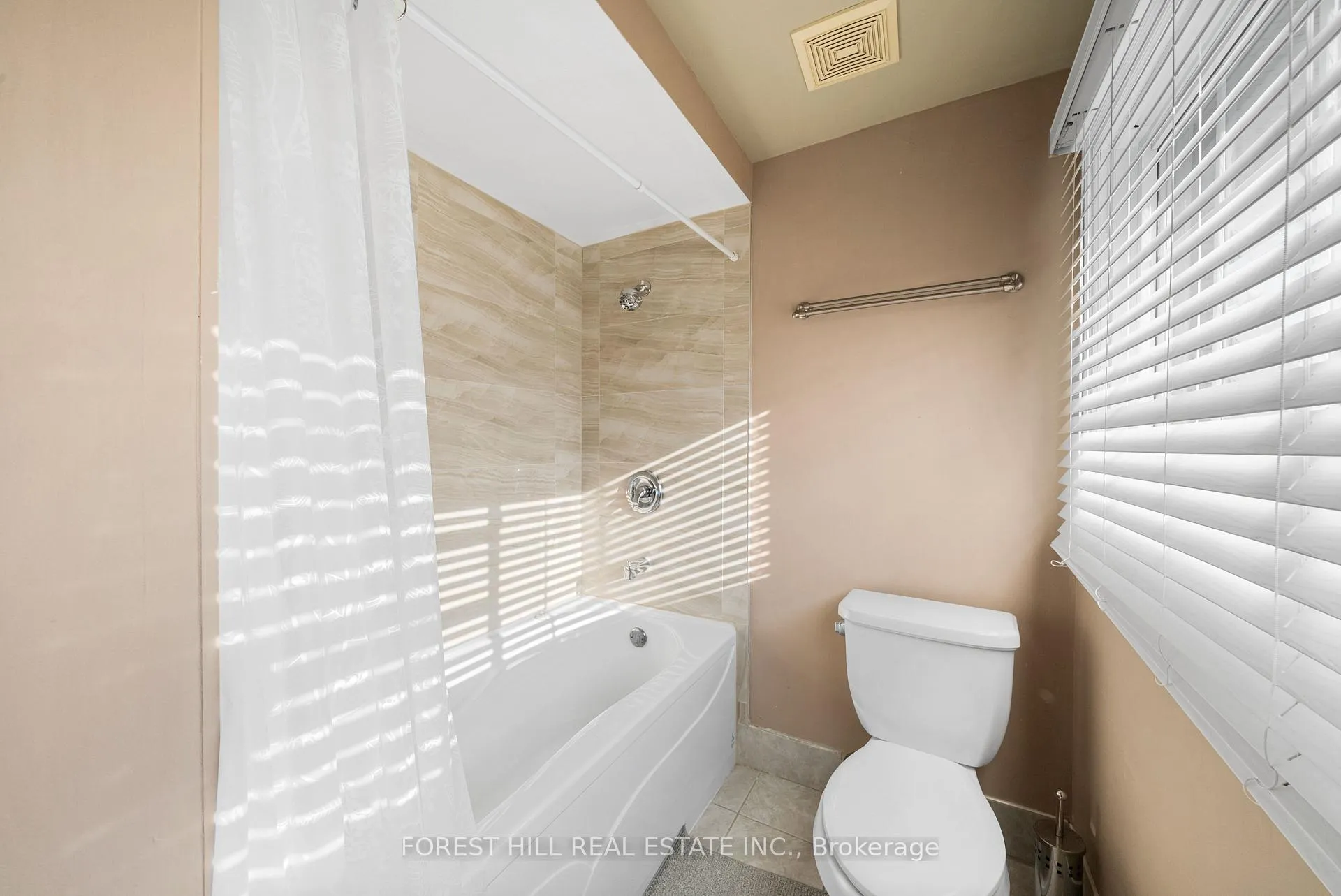 Photo 35 of 14 Valley Crescent, Aurora, Aurora Heights — HOMEH