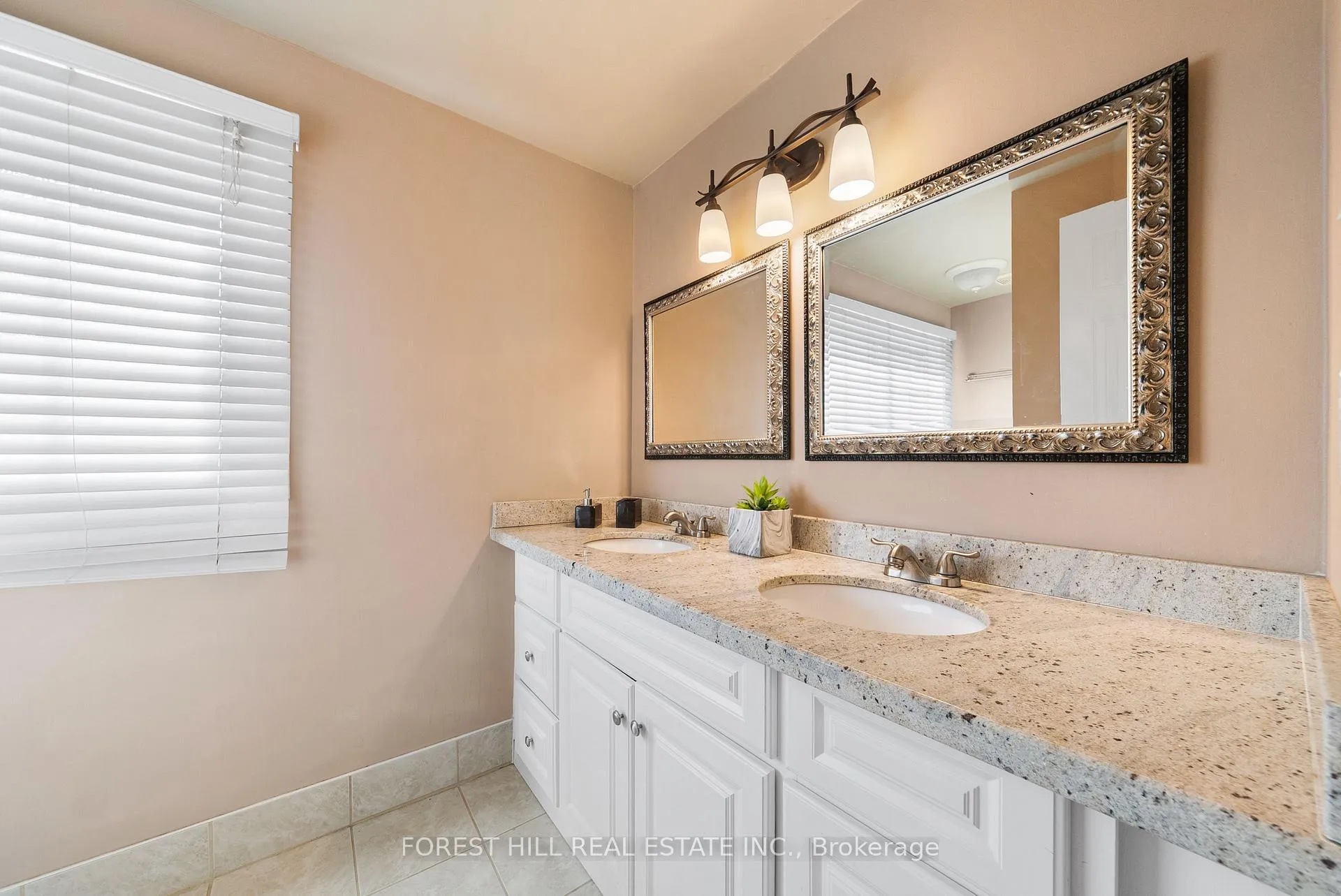 Photo 36 of 14 Valley Crescent, Aurora, Aurora Heights — HOMEH