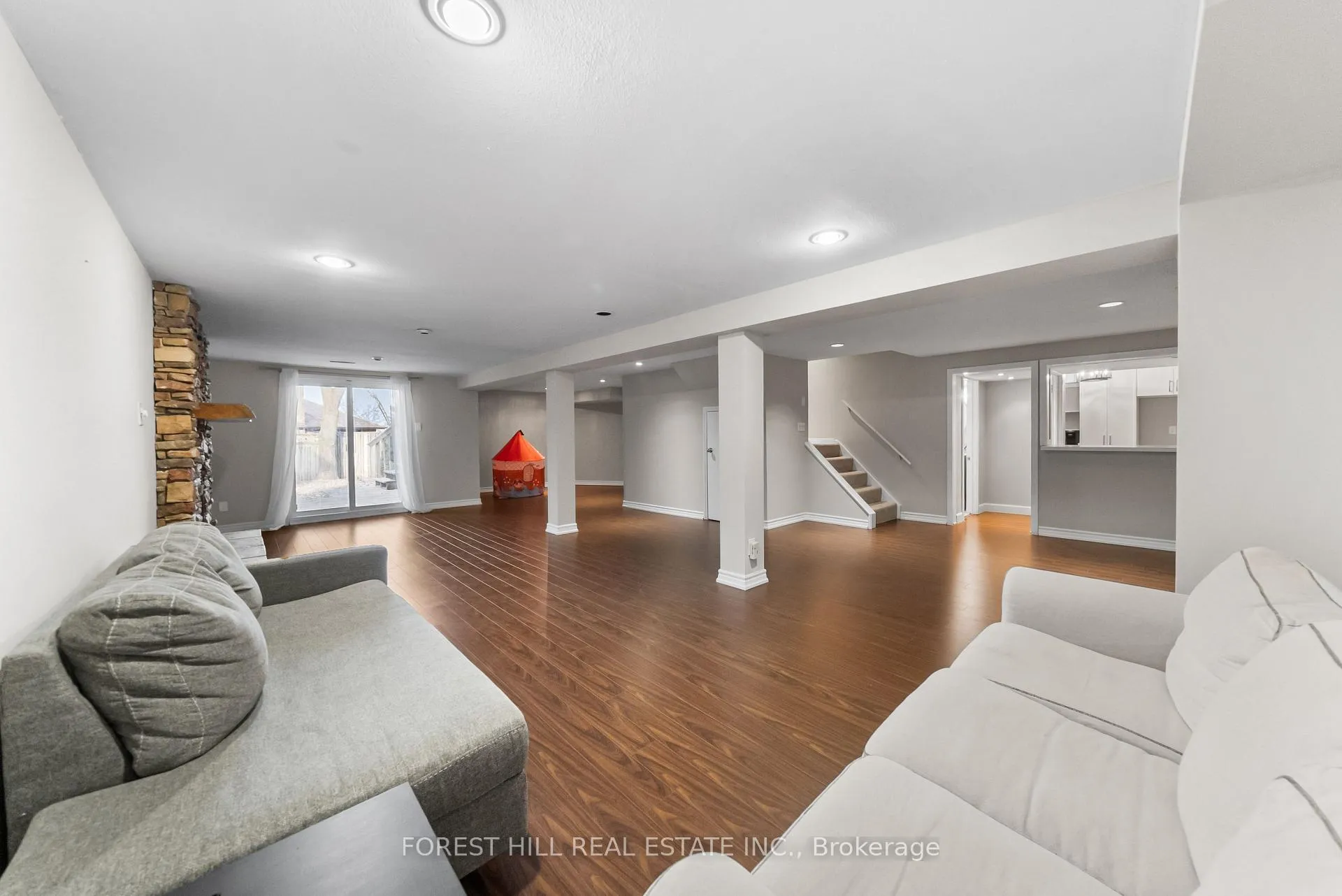 Photo 38 of 14 Valley Crescent, Aurora, Aurora Heights — HOMEH
