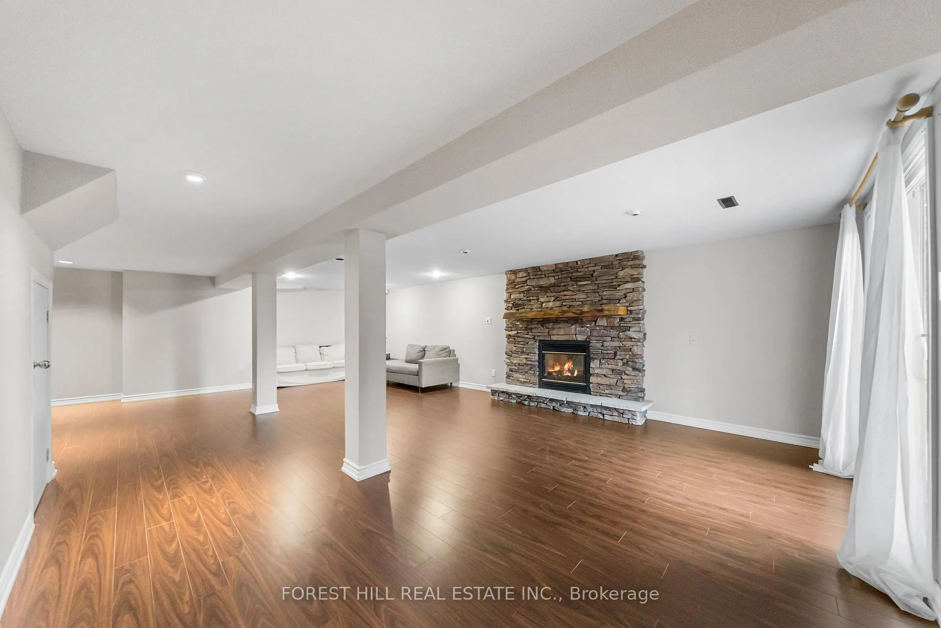 Photo 39 of 14 Valley Crescent, Aurora, Aurora Heights — HOMEH