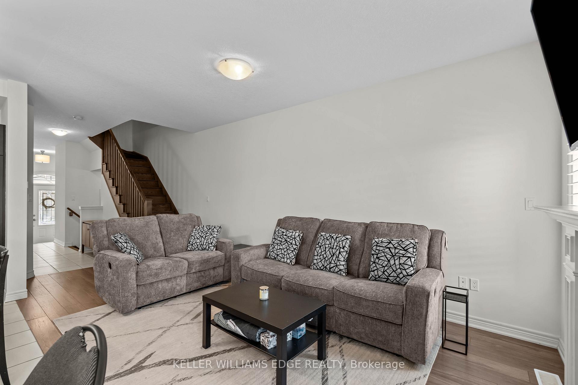 Photo 10 of 55 Sonoma Valley Crescent, Hamilton, Mewburn — HOMEH