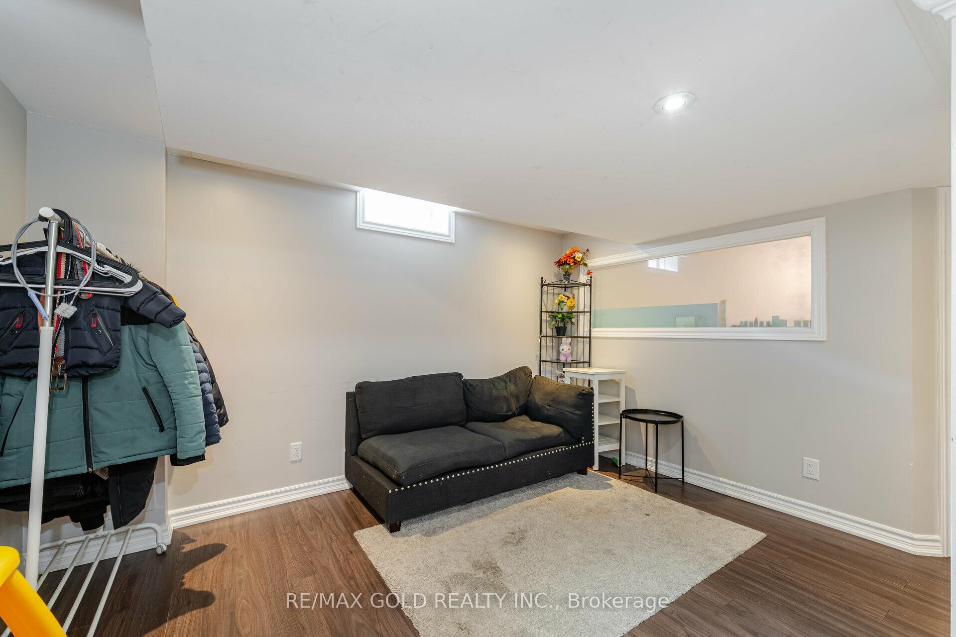 Photo 5 of Unit BSMT, 27 Treegrove Crescent, Brampton, Fletcher's Meadow — HOMEH