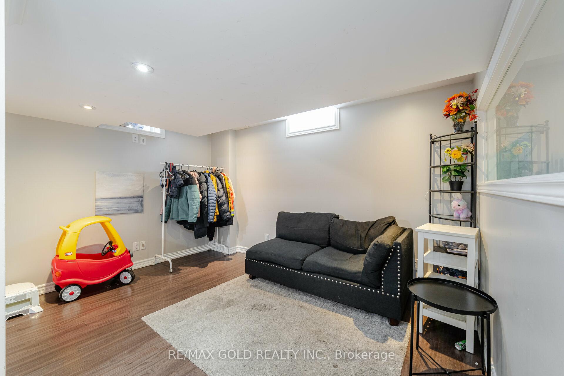 Photo 6 of Unit BSMT, 27 Treegrove Crescent, Brampton, Fletcher's Meadow — HOMEH