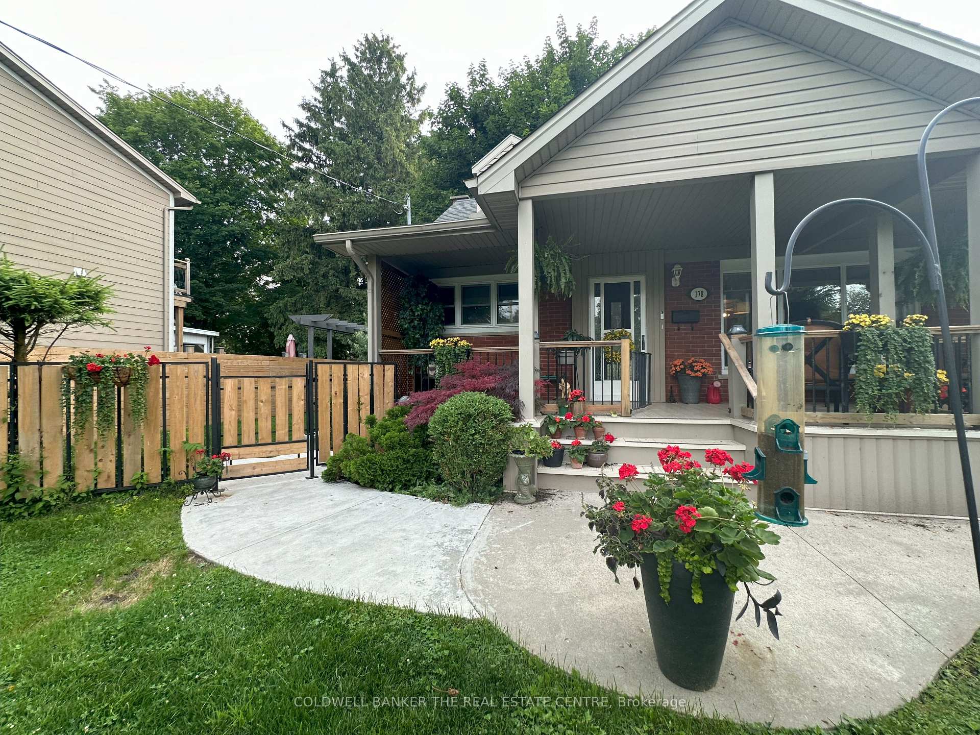 Photo 4 of 178 Woodworth Avenue, St. Thomas — HOMEH