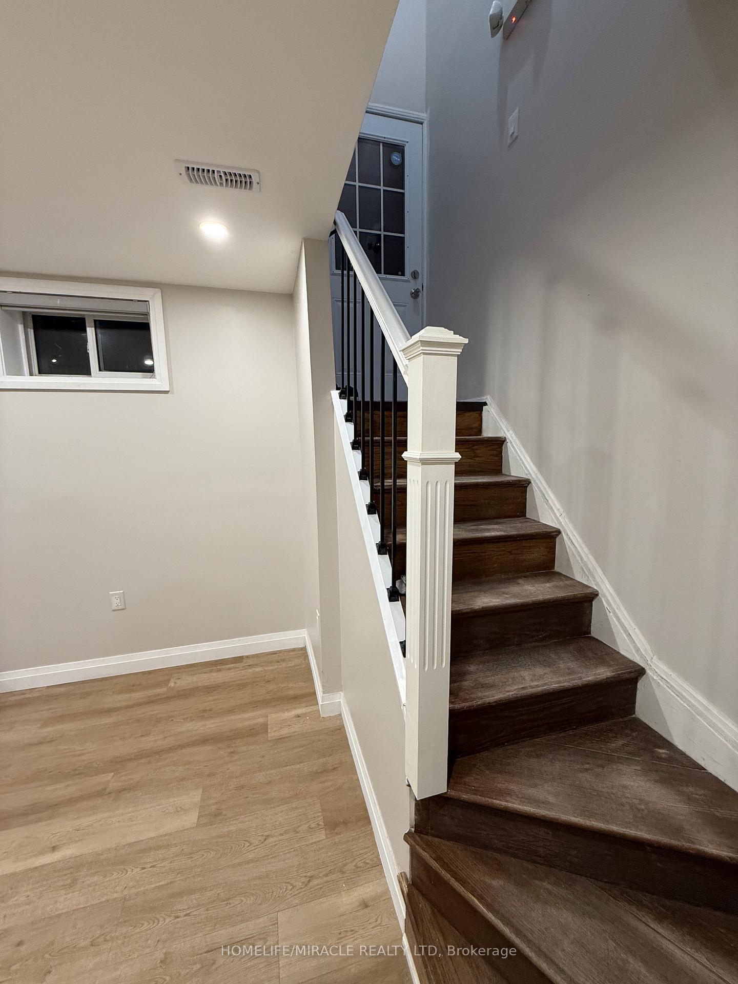 Photo 1 of 52 Manitou Crescent, Brampton, Central Park — HOMEH