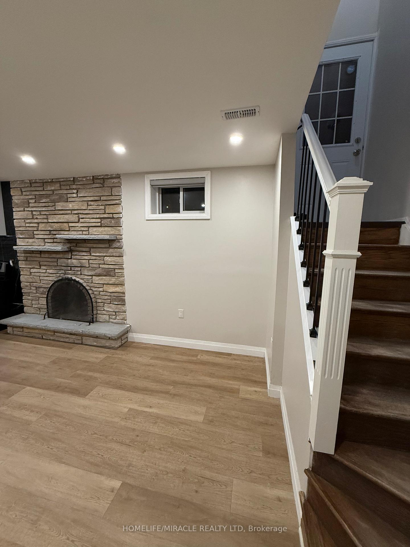 Photo 2 of 52 Manitou Crescent, Brampton, Central Park — HOMEH