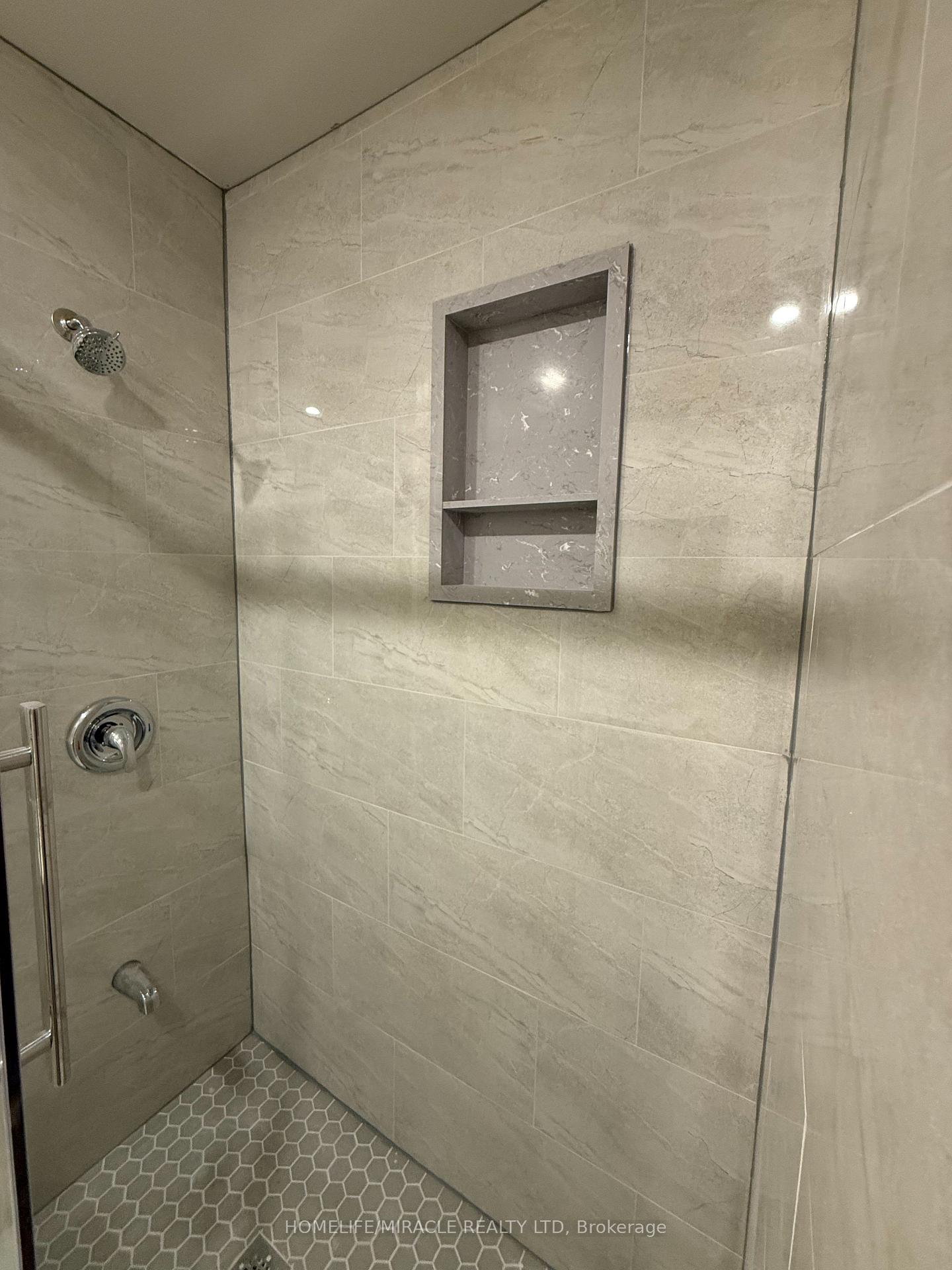 Photo 8 of 52 Manitou Crescent, Brampton, Central Park — HOMEH