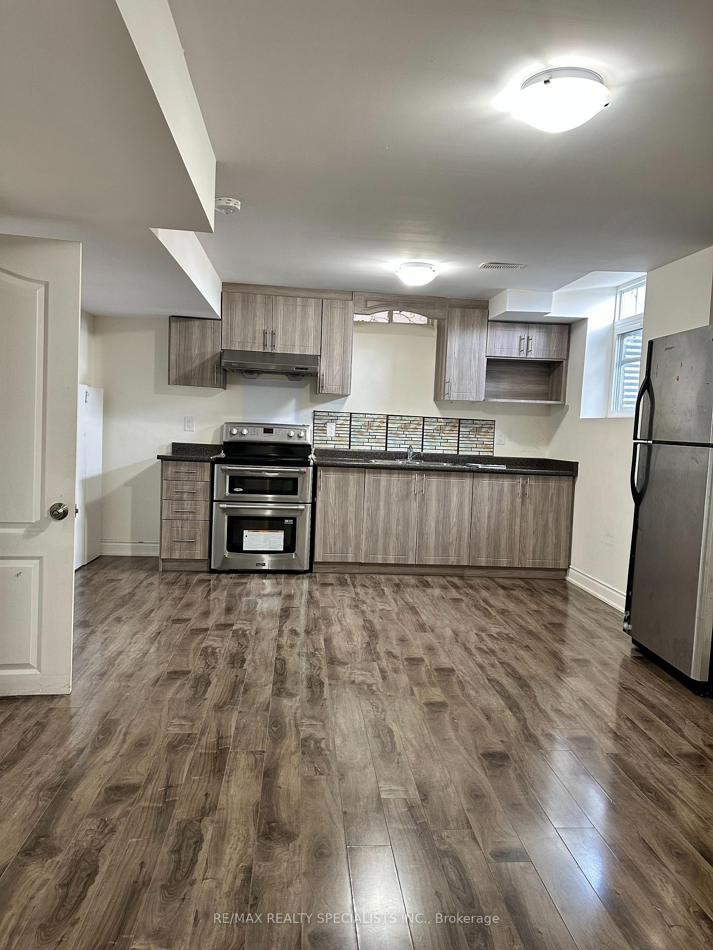 Photo 2 of 26 Humberstone Crescent, Brampton, Northwest Brampton — HOMEH