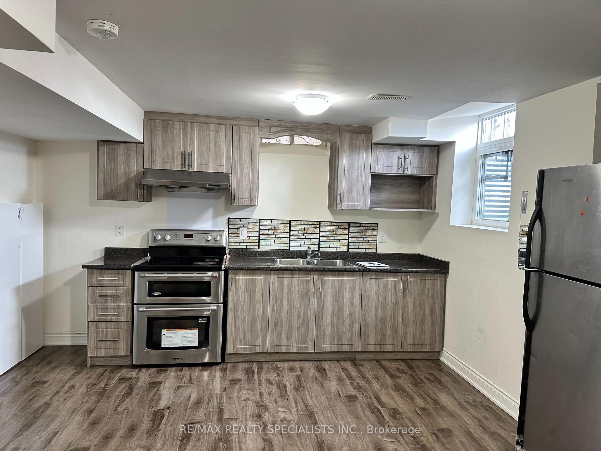 Photo 3 of 26 Humberstone Crescent, Brampton, Northwest Brampton — HOMEH