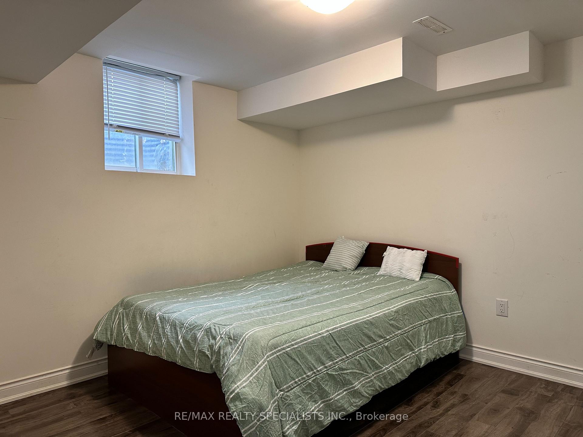 Photo 4 of 26 Humberstone Crescent, Brampton, Northwest Brampton — HOMEH