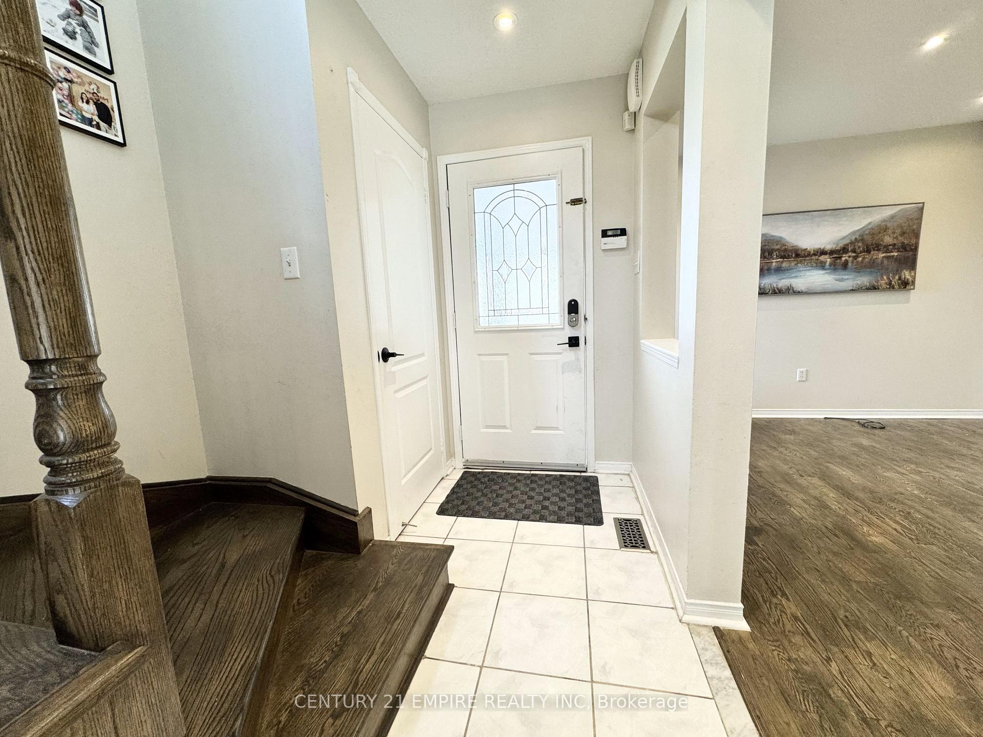 Photo 5 of Unit Upper, 24 Tiller Trail, Brampton, Fletcher's Creek Village — HOMEH