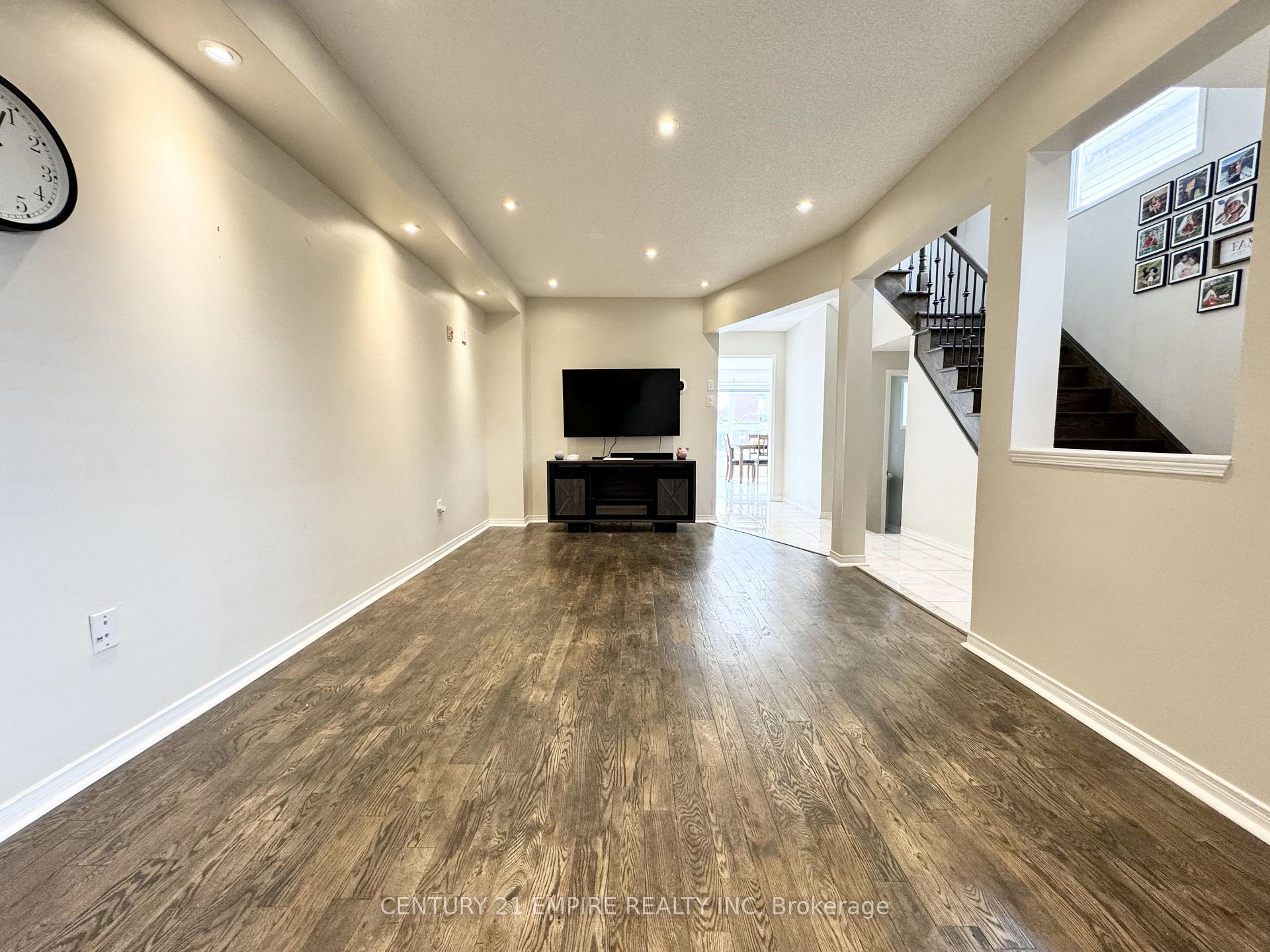 Photo 6 of Unit Upper, 24 Tiller Trail, Brampton, Fletcher's Creek Village — HOMEH