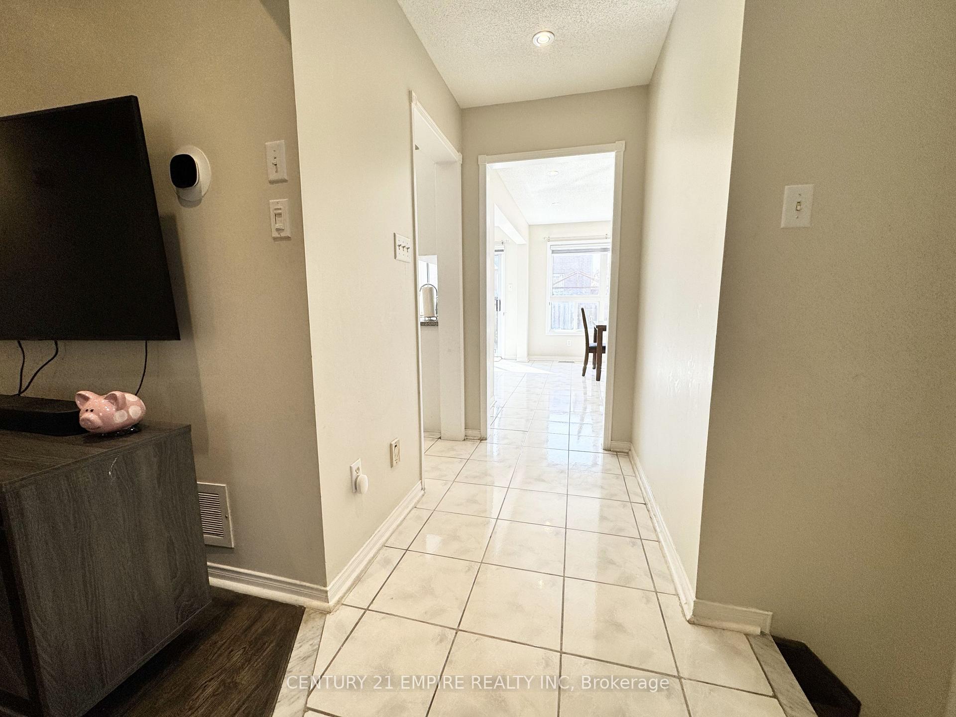 Photo 8 of Unit Upper, 24 Tiller Trail, Brampton, Fletcher's Creek Village — HOMEH