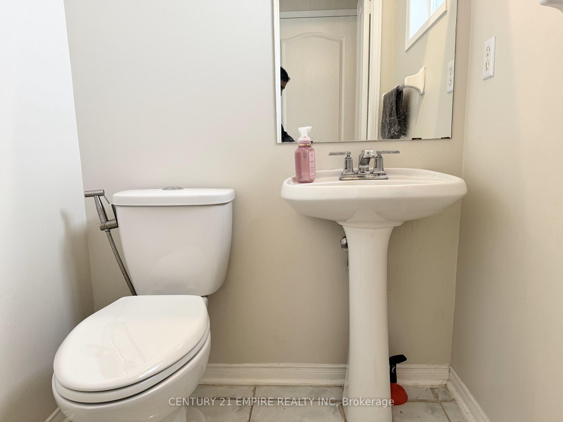Photo 9 of Unit Upper, 24 Tiller Trail, Brampton, Fletcher's Creek Village — HOMEH