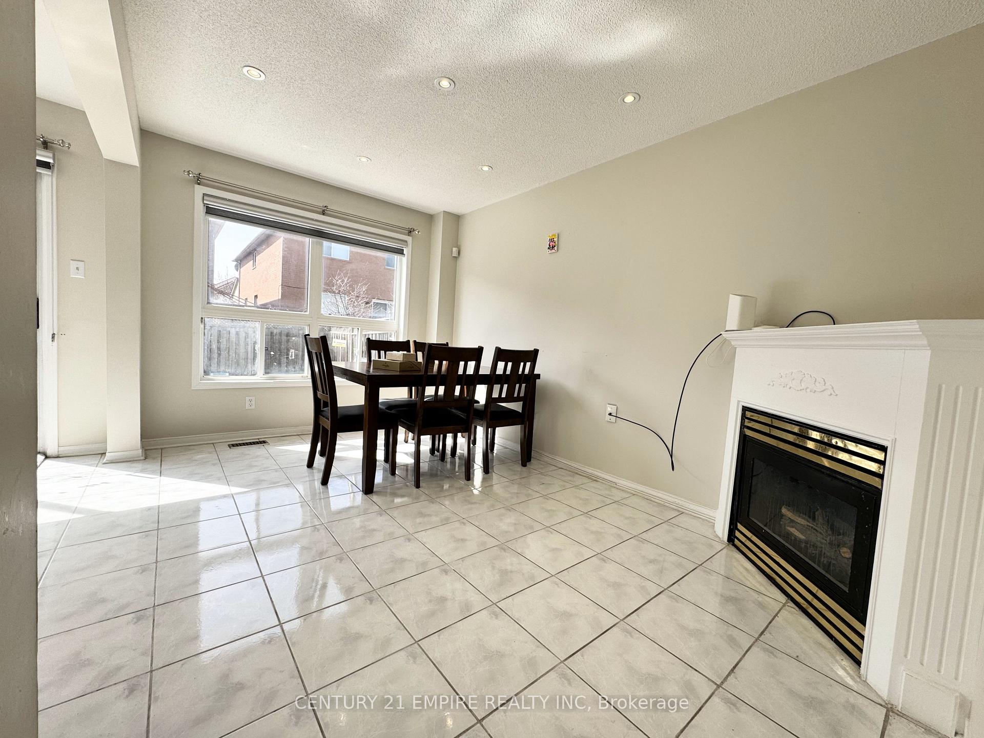 Photo 10 of Unit Upper, 24 Tiller Trail, Brampton, Fletcher's Creek Village — HOMEH