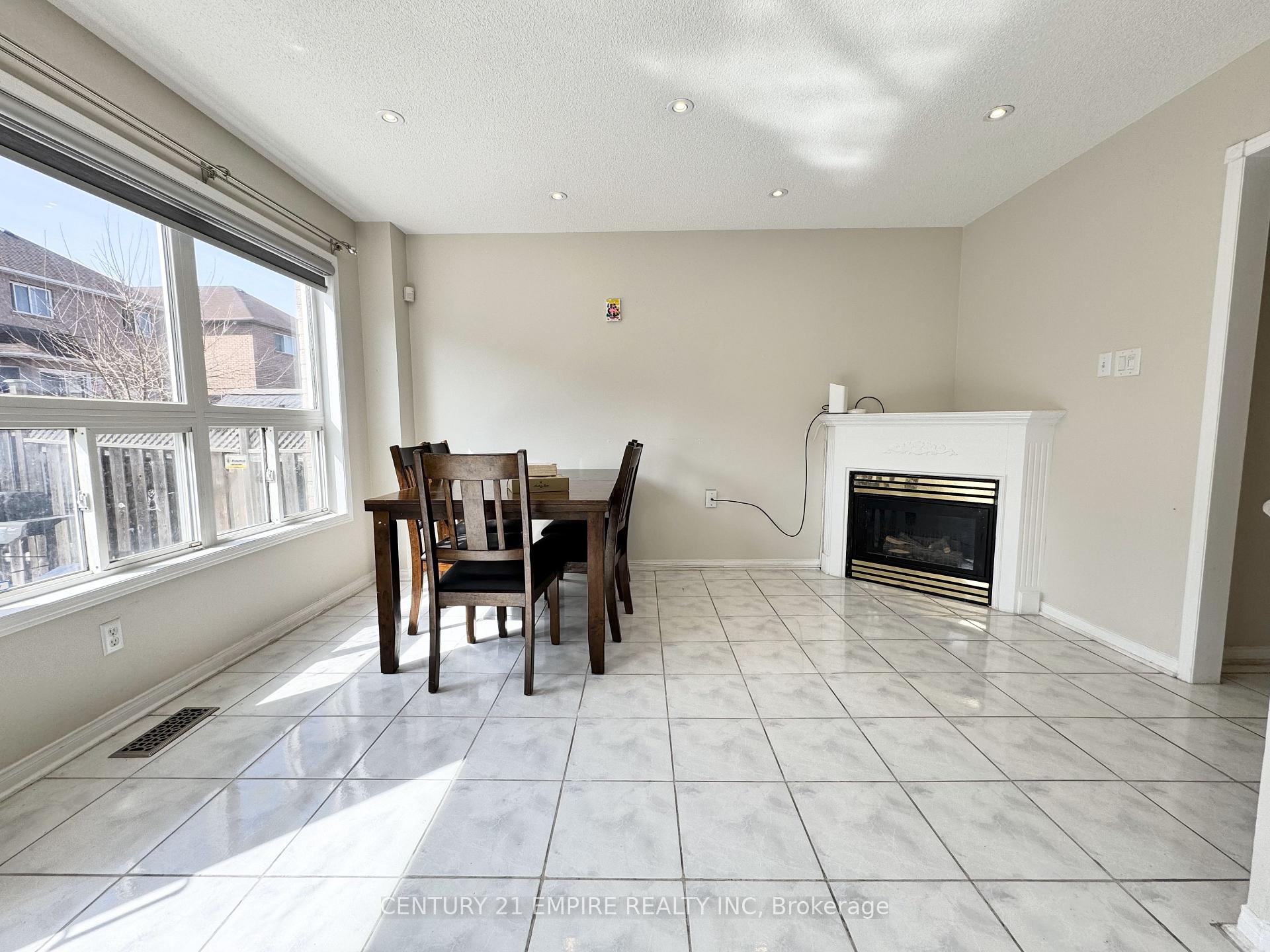 Photo 11 of Unit Upper, 24 Tiller Trail, Brampton, Fletcher's Creek Village — HOMEH